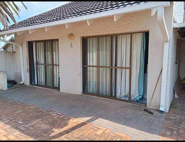 3 BEDROOM HOUSE FOR SALE IN WYCHWOOD